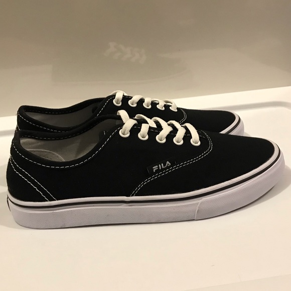 Fila Black Canvas Sneakers. Size: 7 - Picture 6 of 7